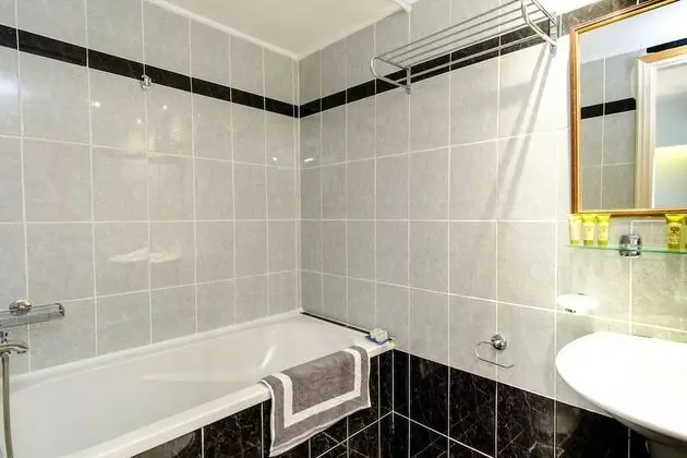 Üç Kişilik Oda, 3 Tek Kişilik Yatak, Sigara İçilmez