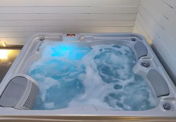 Deluxe Apart Daire, 2 Yatak Odası, Sıcak Su Havuzu, Kısmi Deniz Manzaralı
