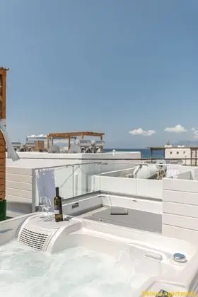 Deluxe Apart Daire, 2 Yatak Odası, Sıcak Su Havuzu, Kısmi Deniz Manzaralı