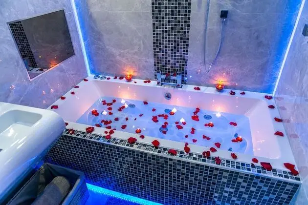 Royal Apart Daire, Sıcak Su Havuzu (The Royal Spa Suite)