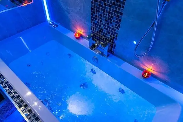 Royal Apart Daire, Sıcak Su Havuzu (The Royal Spa Suite)
