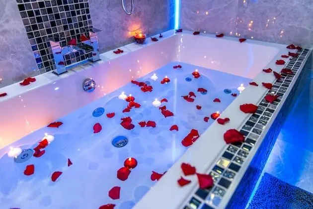 Superior Apart Daire, Sıcak Su Havuzu (The Love Nest Suite)