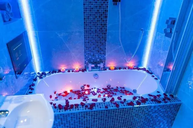 Superior Apart Daire, Sıcak Su Havuzu (The Love Nest Suite)