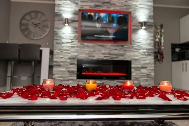 Superior Apart Daire, Sıcak Su Havuzu (The Love Nest Suite)