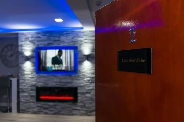 Superior Apart Daire, Sıcak Su Havuzu (The Love Nest Suite)