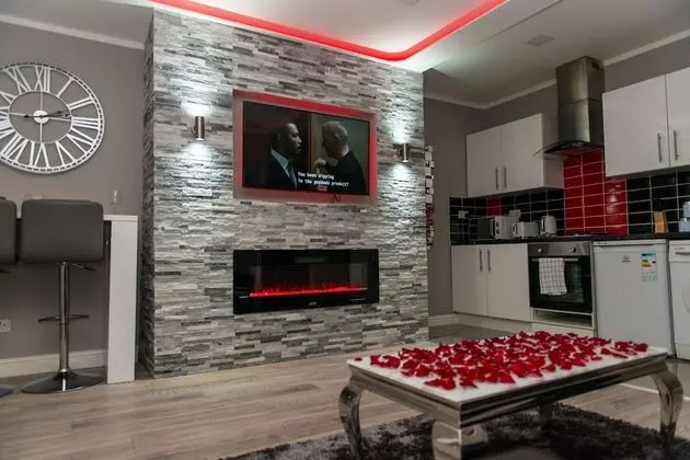 Superior Apart Daire, Sıcak Su Havuzu (The Love Nest Suite)