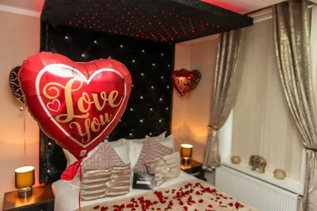 Superior Apart Daire, Sıcak Su Havuzu (The Love Nest Suite)