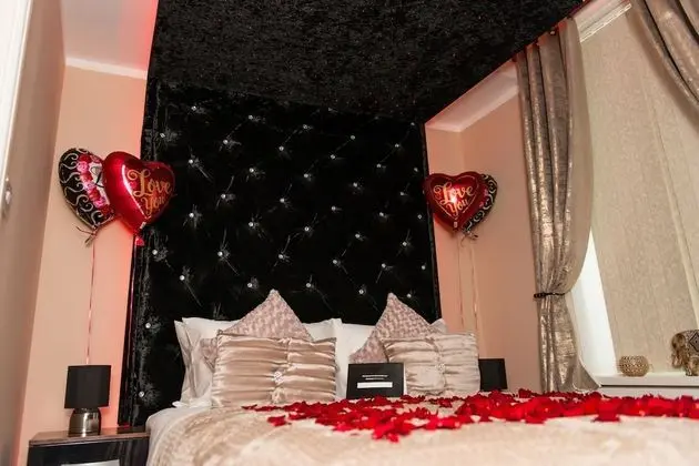 Superior Apart Daire, Sıcak Su Havuzu (The Love Nest Suite)