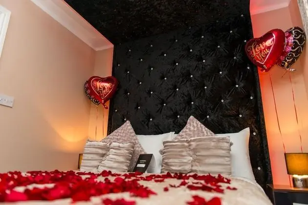 Superior Apart Daire, Sıcak Su Havuzu (The Love Nest Suite)