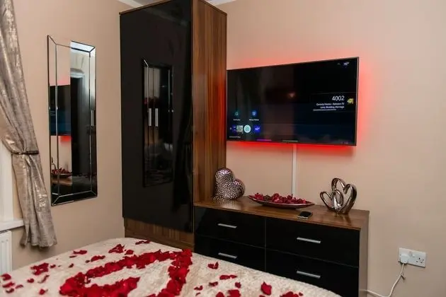 Superior Apart Daire, Sıcak Su Havuzu (The Love Nest Suite)