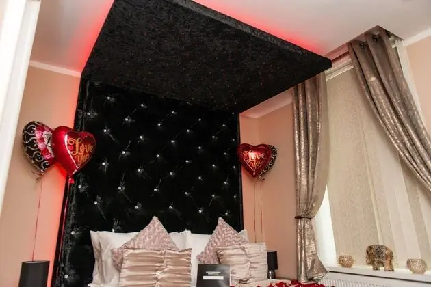 Superior Apart Daire, Sıcak Su Havuzu (The Love Nest Suite)