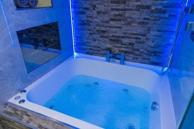 Deluxe Apart Daire, Banyolu/Duşlu (First Floor Back Flat)