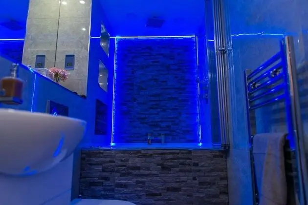 Deluxe Apart Daire, Banyolu/Duşlu (First Floor Back Flat)