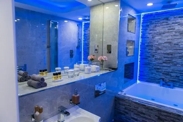 Deluxe Apart Daire, Banyolu/Duşlu (First Floor Back Flat)