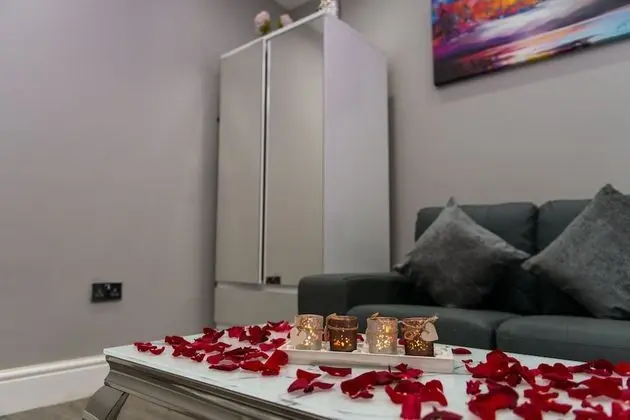 Deluxe Apart Daire, Banyolu/Duşlu (First Floor Back Flat)