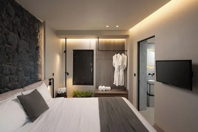 Elite Suite with Outdoor Heated Hot Tub and Sea View