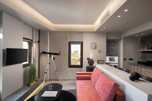 Elite Suite with Outdoor Heated Hot Tub and Sea View