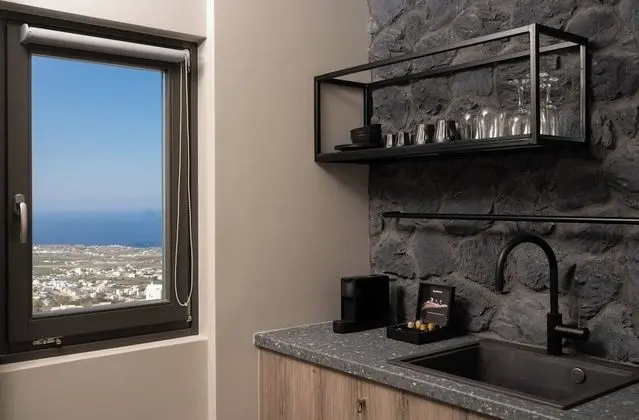 Elite Suite with Outdoor Heated Hot Tub and Sea View