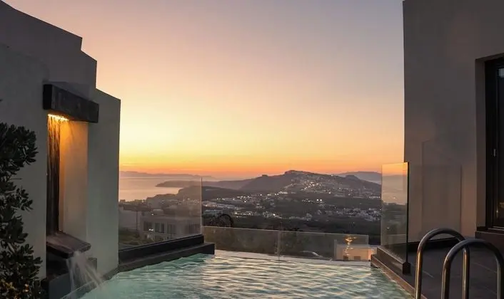 Elite Suite with Outdoor Heated Hot Tub and Sea View