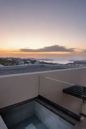 Elite Suite with Outdoor Heated Hot Tub and Sea View