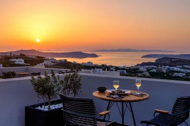 Elite Suite with Outdoor Heated Hot Tub and Sea View