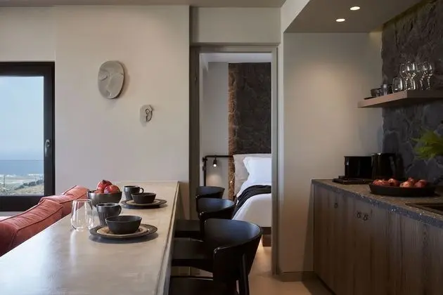 Elite Suite with Outdoor Heated Hot Tub and Sea View