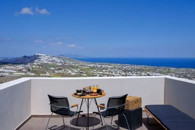 Elite Suite with Outdoor Heated Hot Tub and Sea View