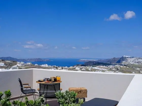 Elite Suite with Outdoor Heated Hot Tub and Sea View
