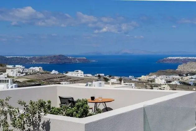 Elite Suite with Outdoor Heated Hot Tub and Sea View