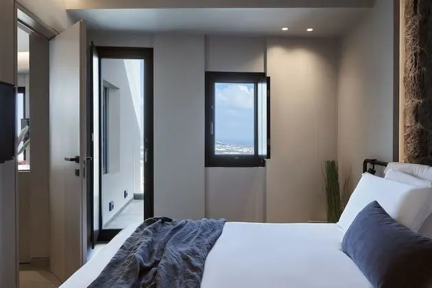 Elite Suite with Outdoor Heated Hot Tub and Sea View