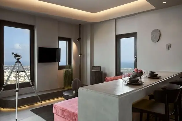 Elite Suite with Outdoor Heated Hot Tub and Sea View