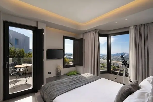 Honeymoon Suite with Private Outdoor Pool and Sea View