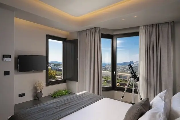 Honeymoon Suite with Private Outdoor Pool and Sea View