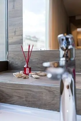 Deluxe Tek Büyük veya İki Ayrı Yataklı Oda, Şehir Manzaralı