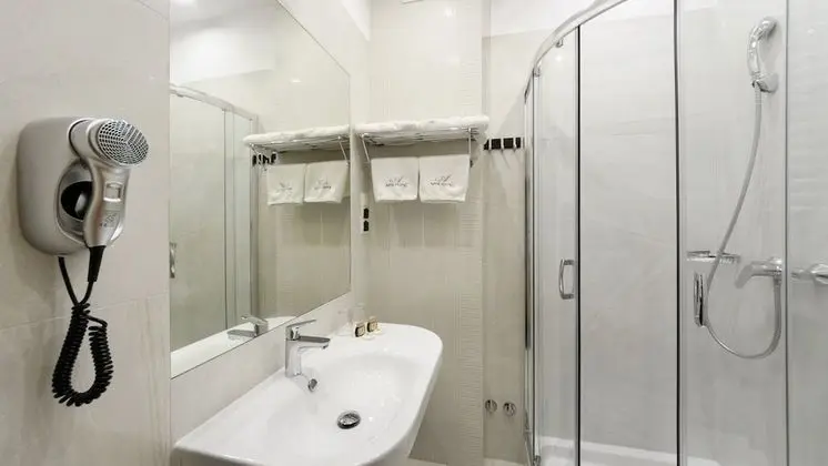 Comfort Tek Büyük veya İki Ayrı Yataklı Oda
