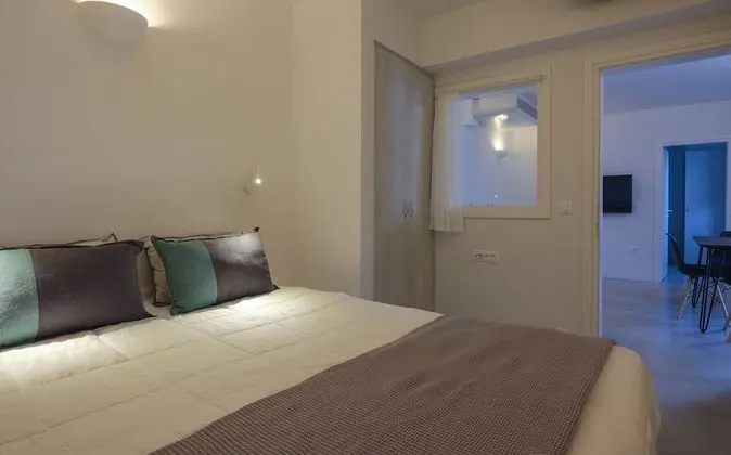 Suite Two Bedrooms Semi Basement with Private Patio