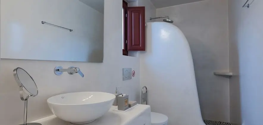 Suite Two Bedrooms Semi Basement with Private Patio