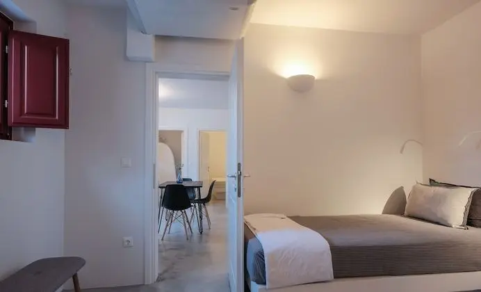 Suite Two Bedrooms Semi Basement with Private Patio