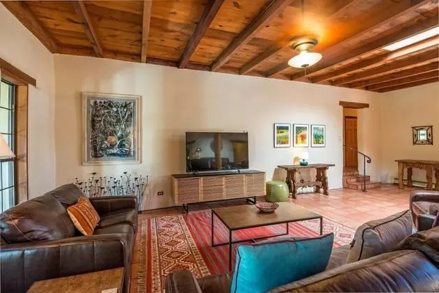 Ev (Apodaca - Spacious East Side Home wit)
