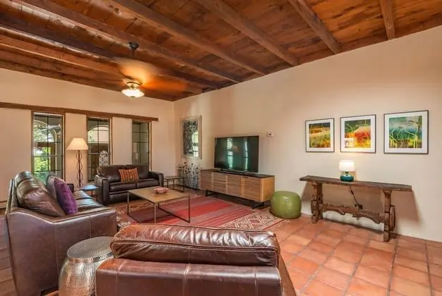 Ev (Apodaca - Spacious East Side Home wit)