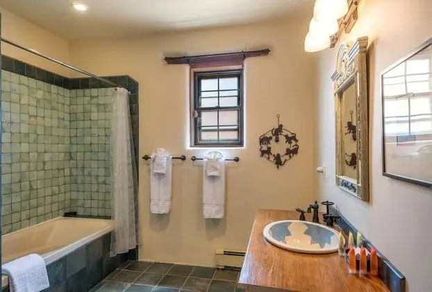 Ev (Apodaca - Spacious East Side Home wit)