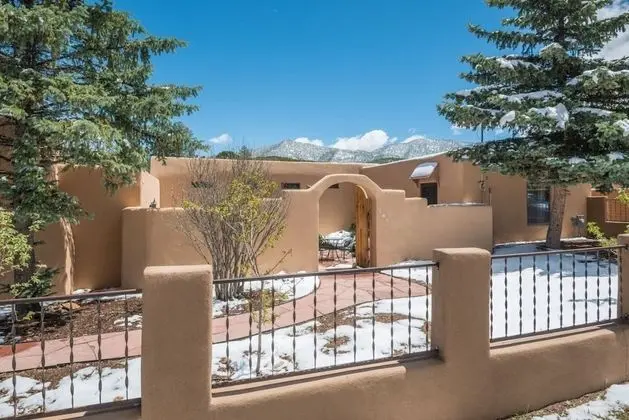 Ev (Apodaca - Spacious East Side Home wit)