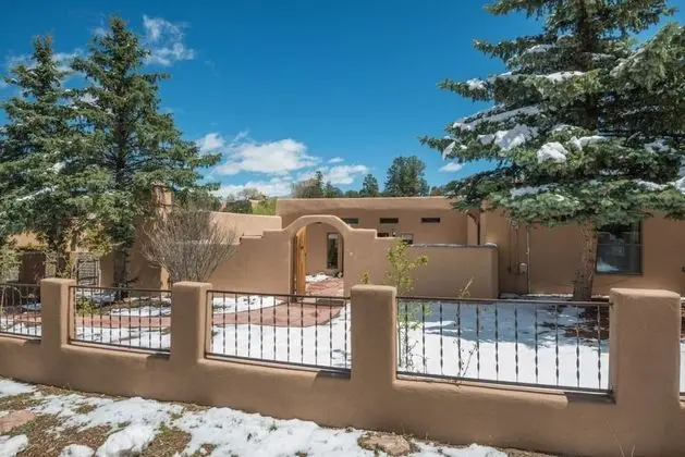 Ev (Apodaca - Spacious East Side Home wit)
