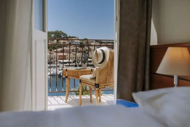 Superior Double Room with Sea View and Balcony