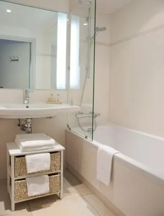 Üç Kişilik Oda