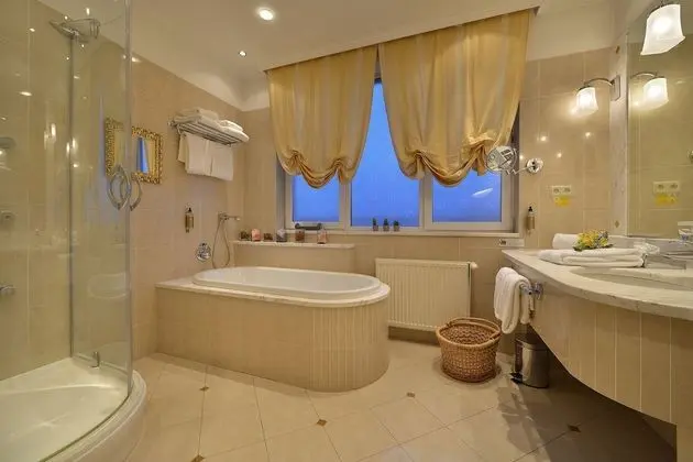 Deluxe Süit, 1 Yatak Odası, Teras, Şehir Manzaralı (Including daily refilled free minibar)