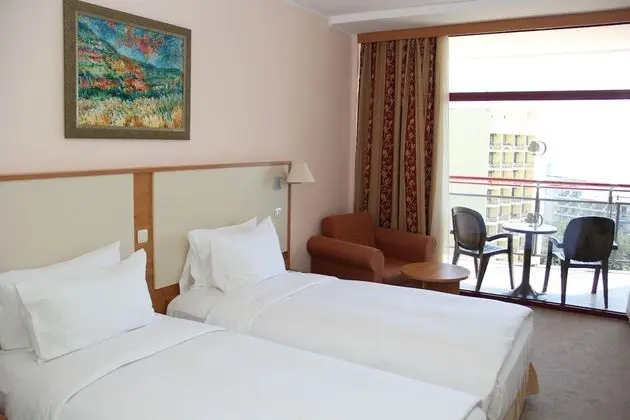 Tek Büyük veya İki Ayrı Yataklı Oda, Balkon, Deniz Manzaralı