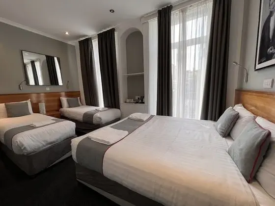 Deluxe Dört Kişilik Oda