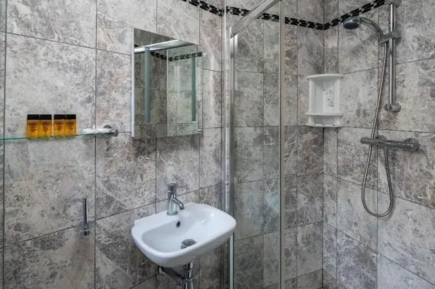Deluxe Dört Kişilik Oda