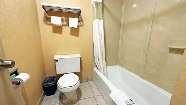 Standard Oda, 2 Büyük (Queen) Boy Yatak, Sigara İçilmez, Buzdolabı ve Mikrodalga